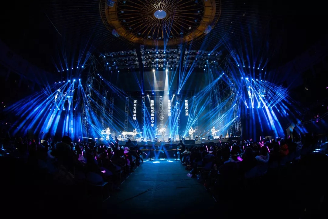 鹿先森演出现场