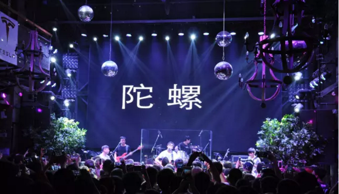 万晓利
