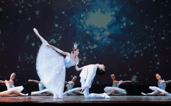 《白雪公主和七个小矮人》