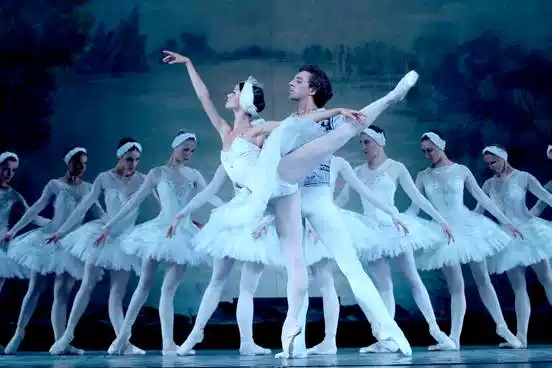 《天鹅湖》