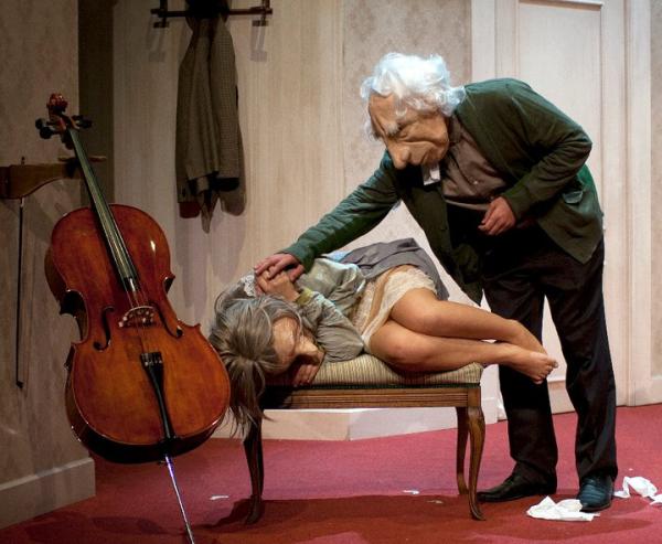 默剧安德鲁与多莉尼