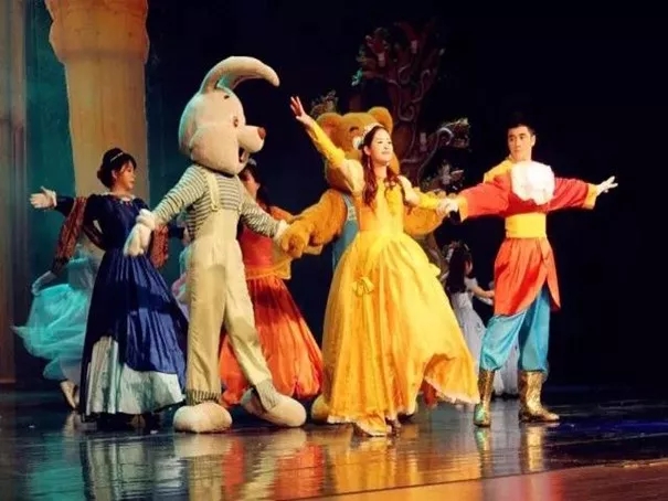 《灰姑娘与水晶鞋》