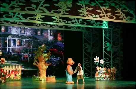 《灰姑娘与水晶鞋》