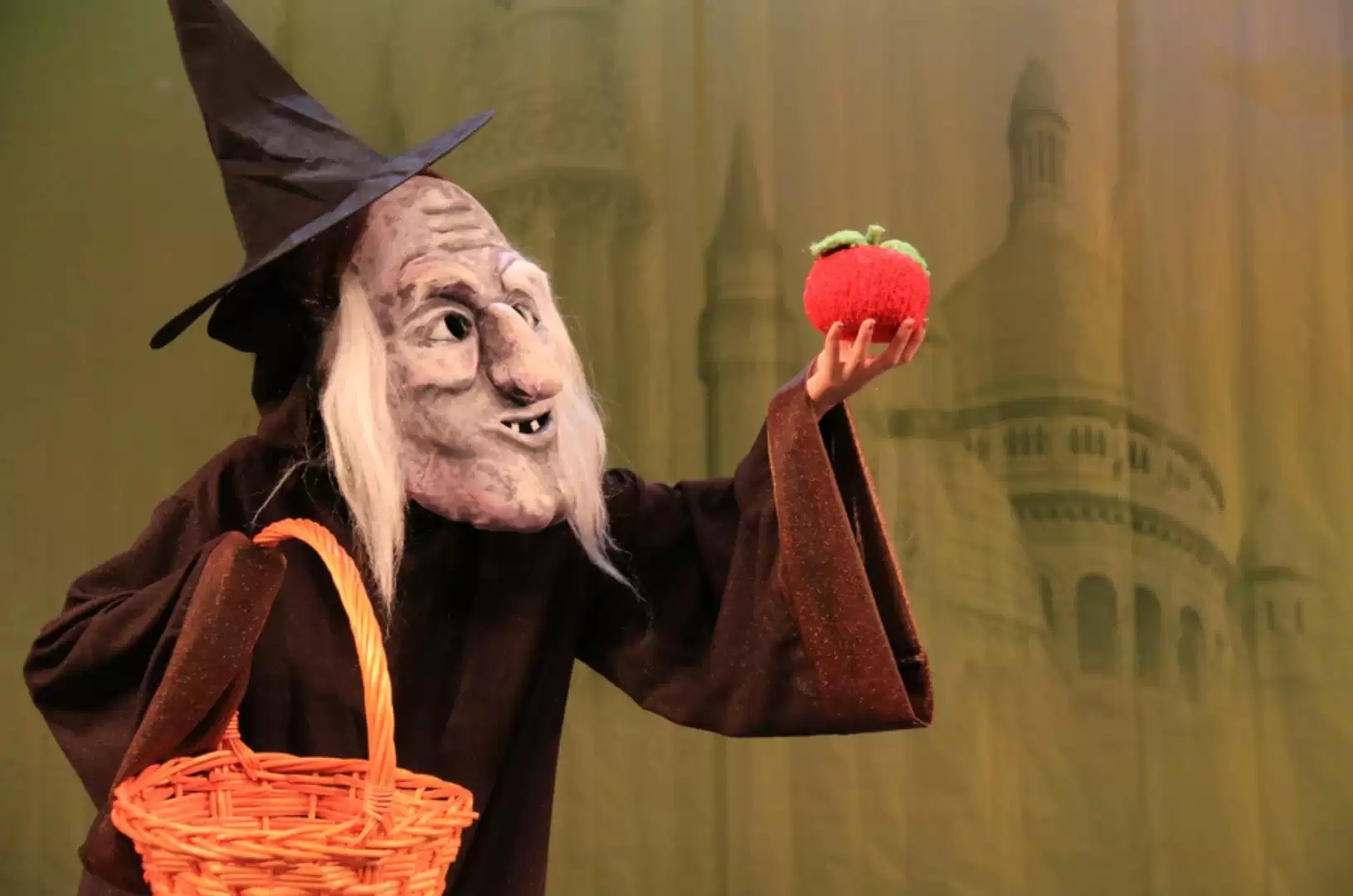 《新白雪公主与七个小矮人》