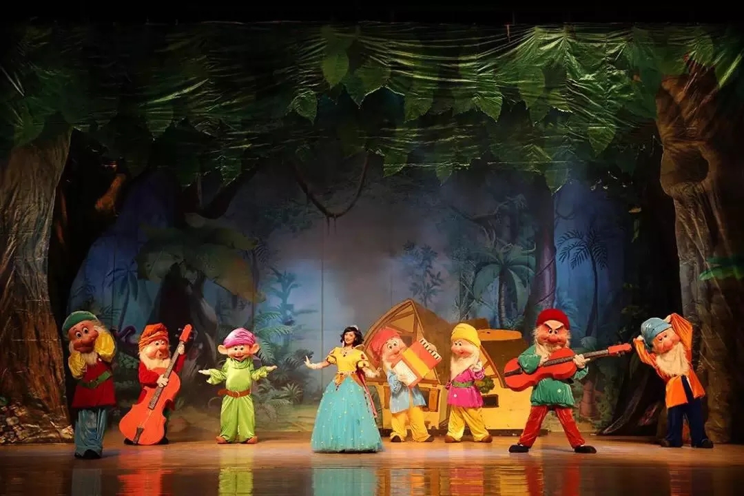 《白雪公主和七个小矮人》