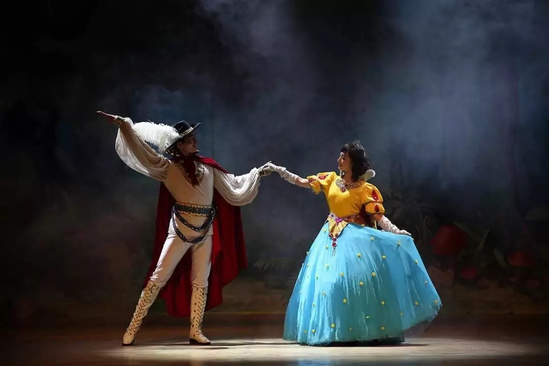 《白雪公主和七个小矮人》