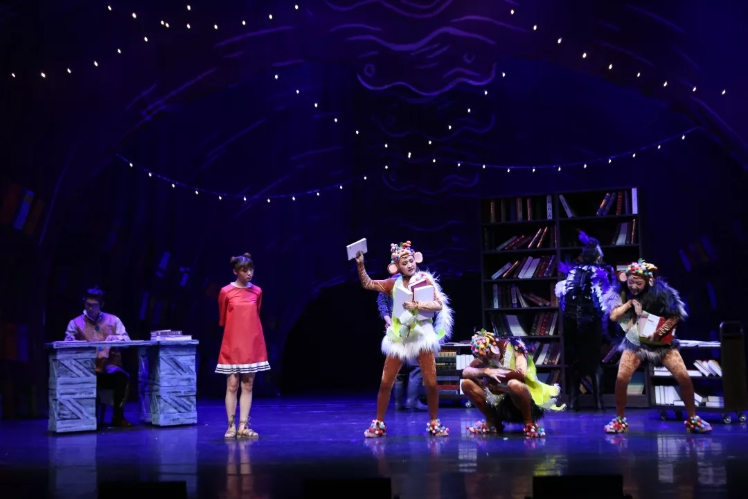 《鲸鱼图书馆》