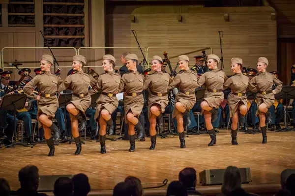 俄罗斯亚历山大红旗歌舞团