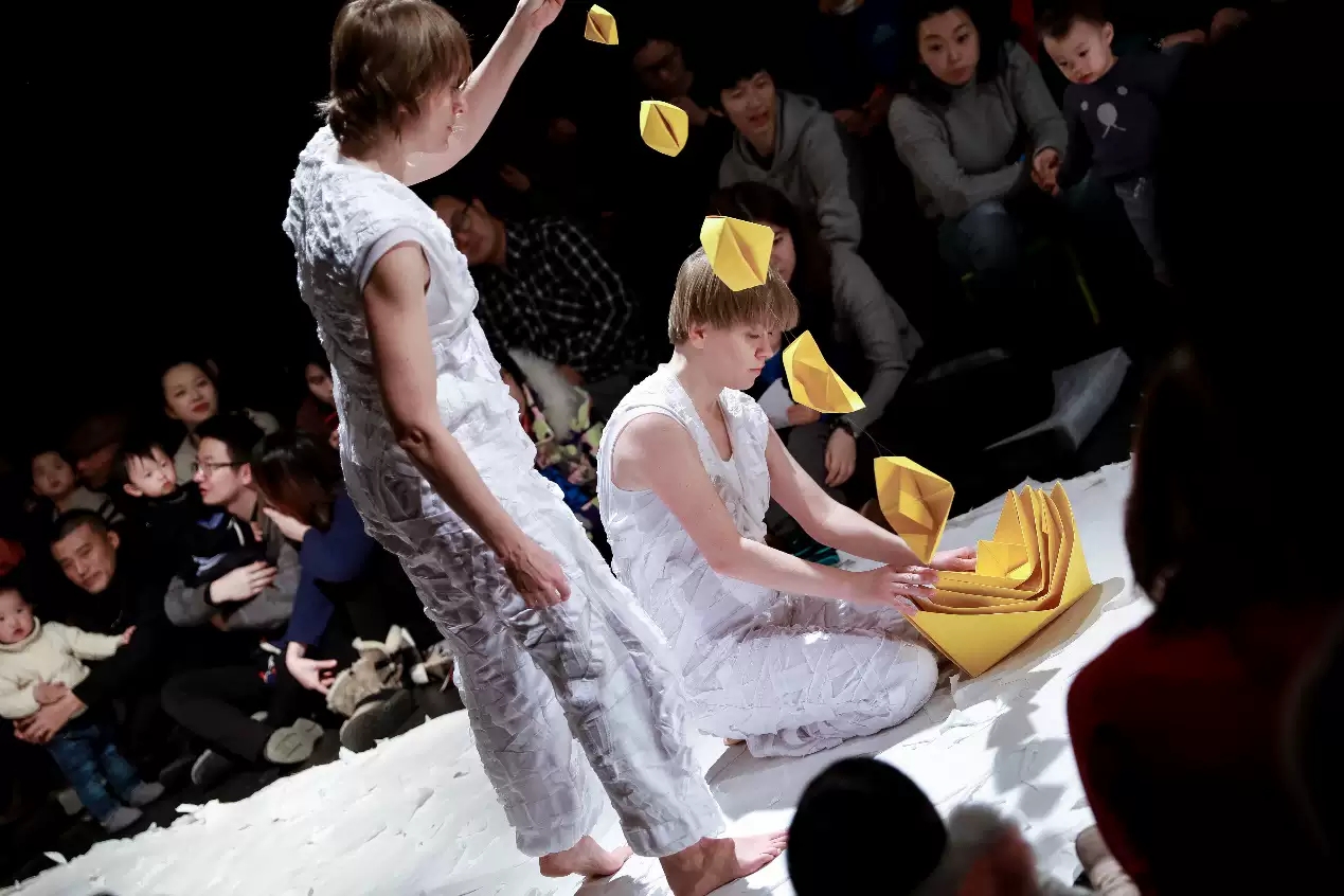 2021小顽家·创意互动形体剧《纸先生萨蒂》-上海站 2021小顽家·创意互动形体剧《纸先生萨蒂》-上海站