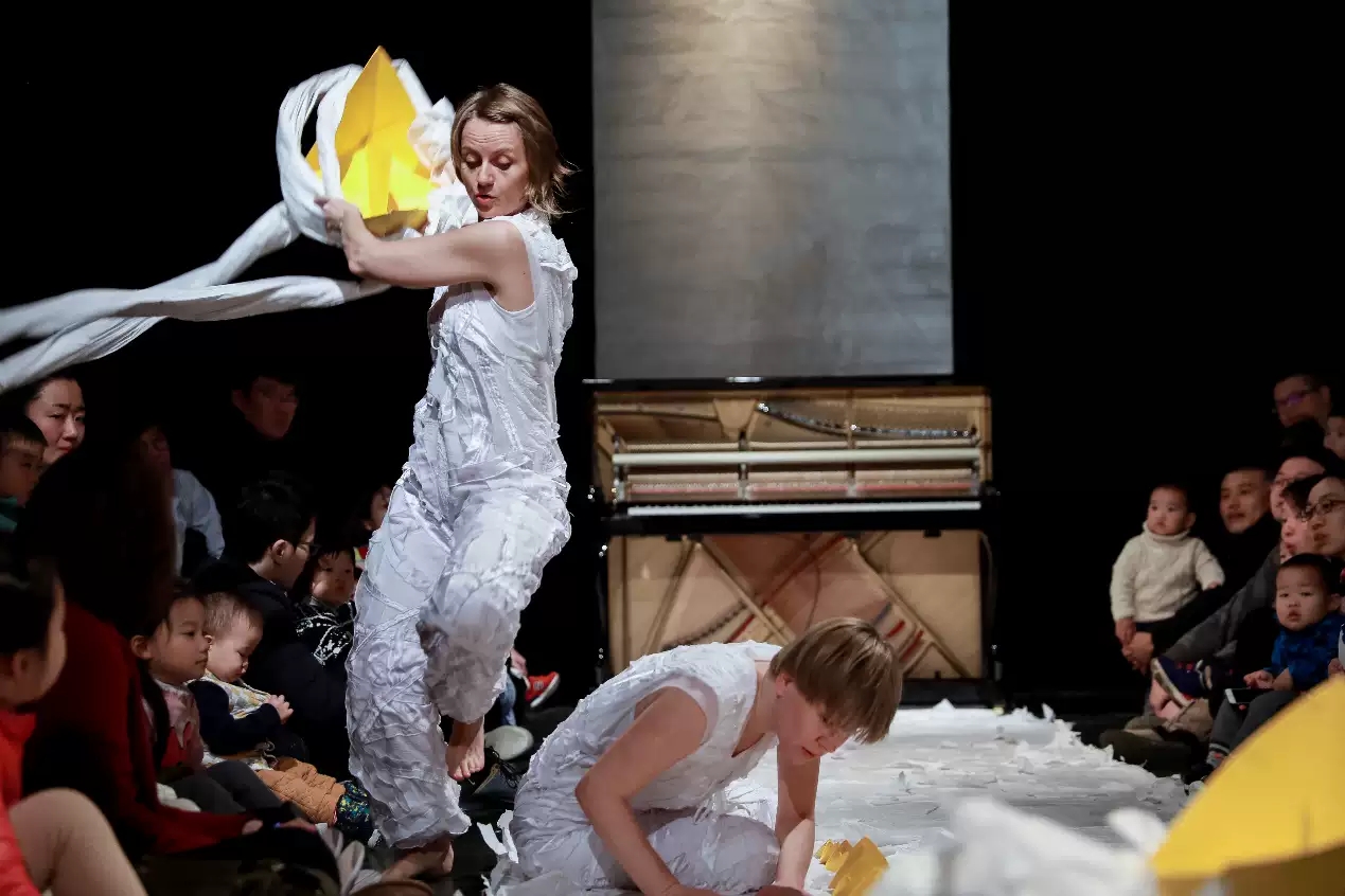 2021小顽家·创意互动形体剧《纸先生萨蒂》-上海站 2021小顽家·创意互动形体剧《纸先生萨蒂》-上海站