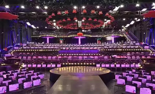 刘老根拿来一壶嗨晚宴剧院