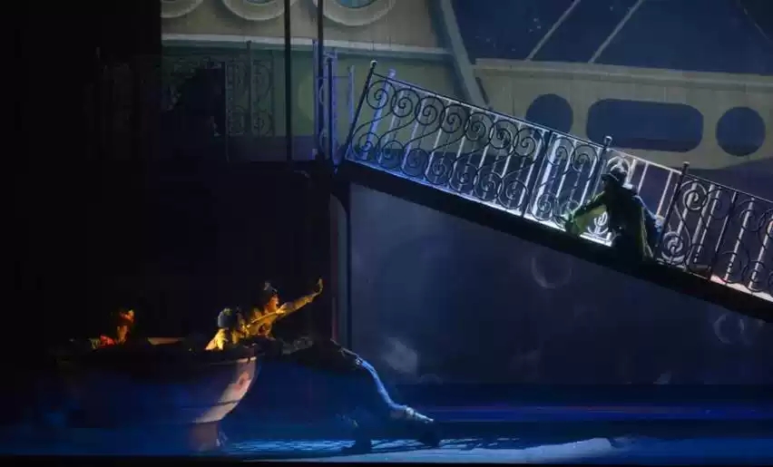 《泰坦尼克号》