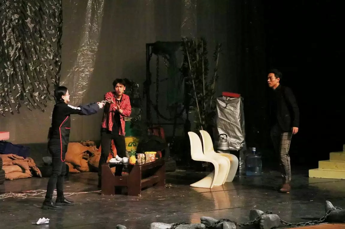 《别碰那把枪》