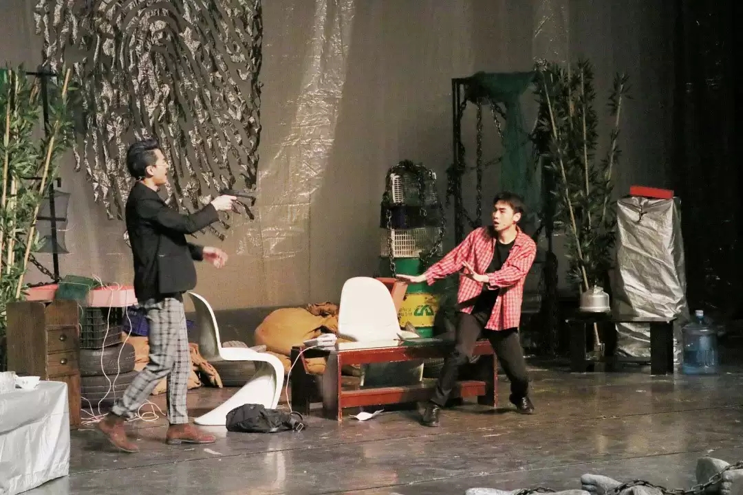 《别碰那把枪》