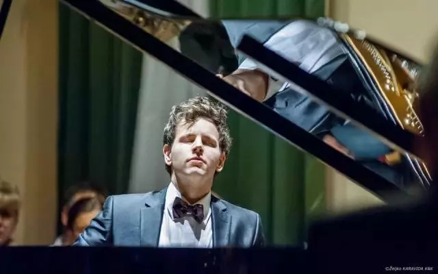 阿里奥萨•朱瑞尼克