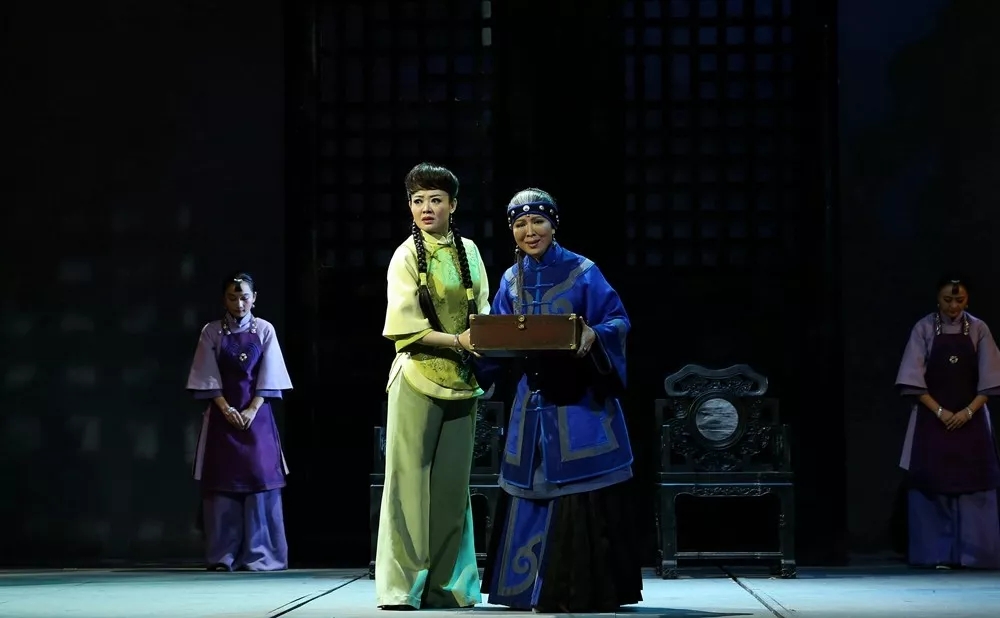 八月桂花遍地开