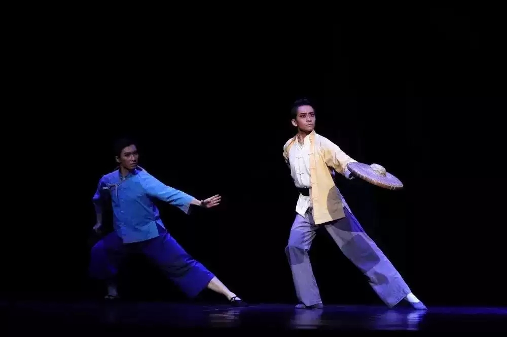 《红色娘子军》