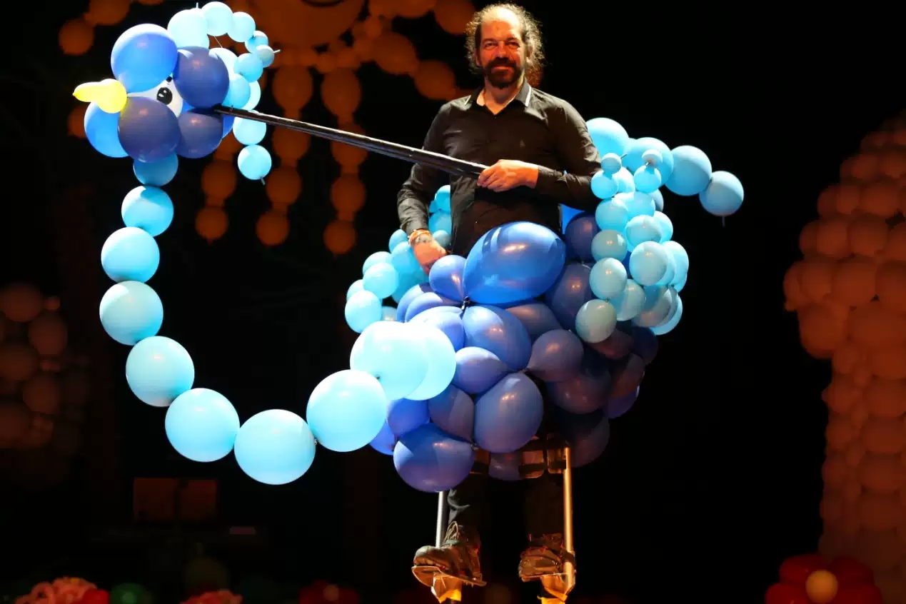 《气球大师与小国王历险记》