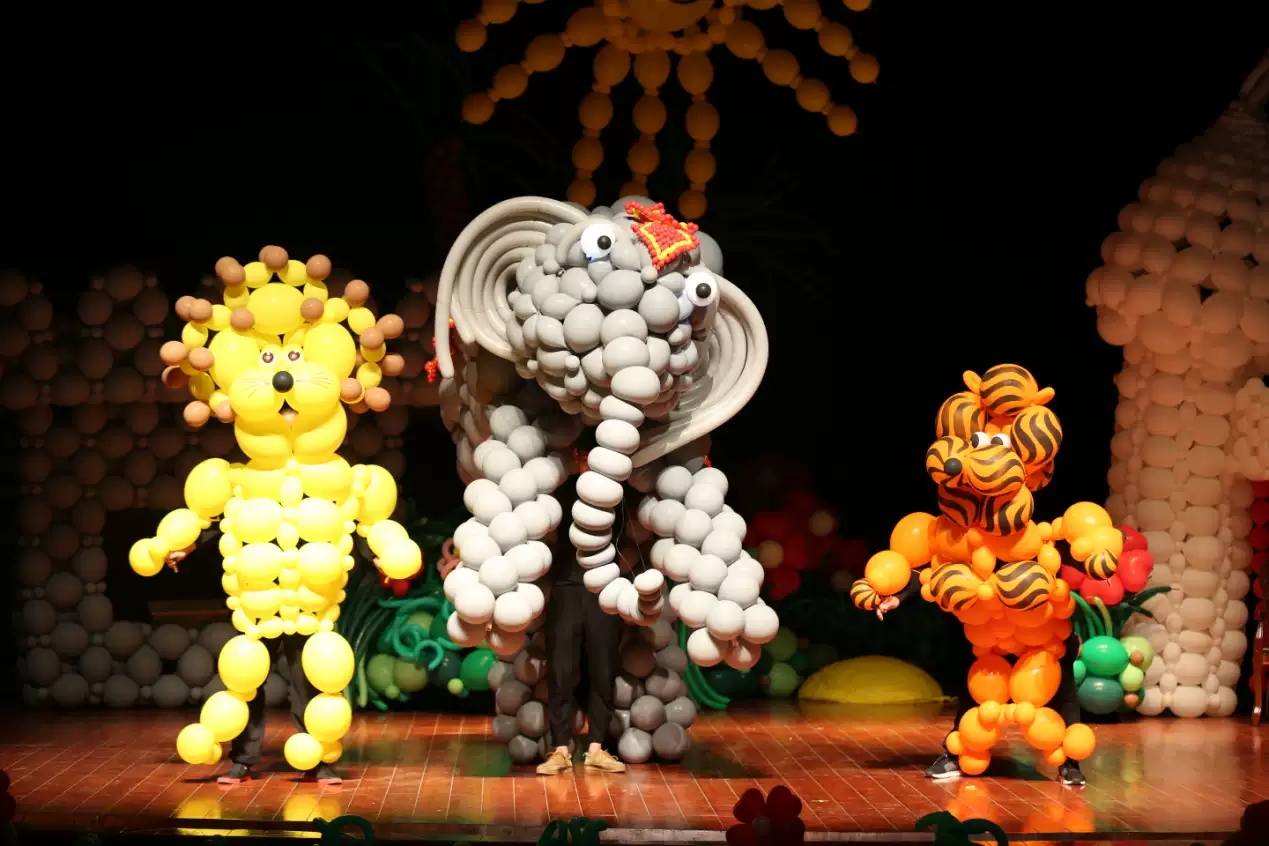 《气球大师与小国王历险记》