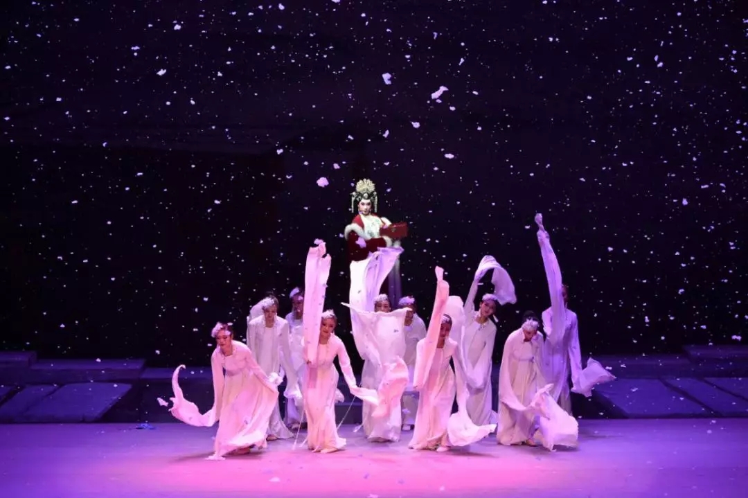 评剧,是流传于中国北方的一个戏曲剧种,是广大人民所喜闻乐见的剧种之一,位列中国五大戏曲剧种。 《杜十娘》的故事又广为流传,且意义深远。 中国戏曲经典剧目评剧《杜十娘》 值得一看