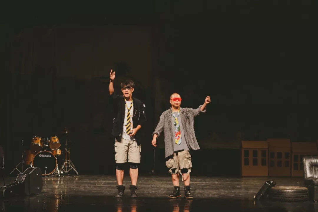 2021孟京辉经典戏剧作品《两只狗的生活意见》-昆明站 2021孟京辉经典戏剧作品《两只狗的生活意见》-昆明站