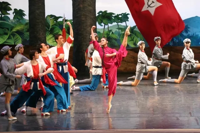 《红色娘子军》