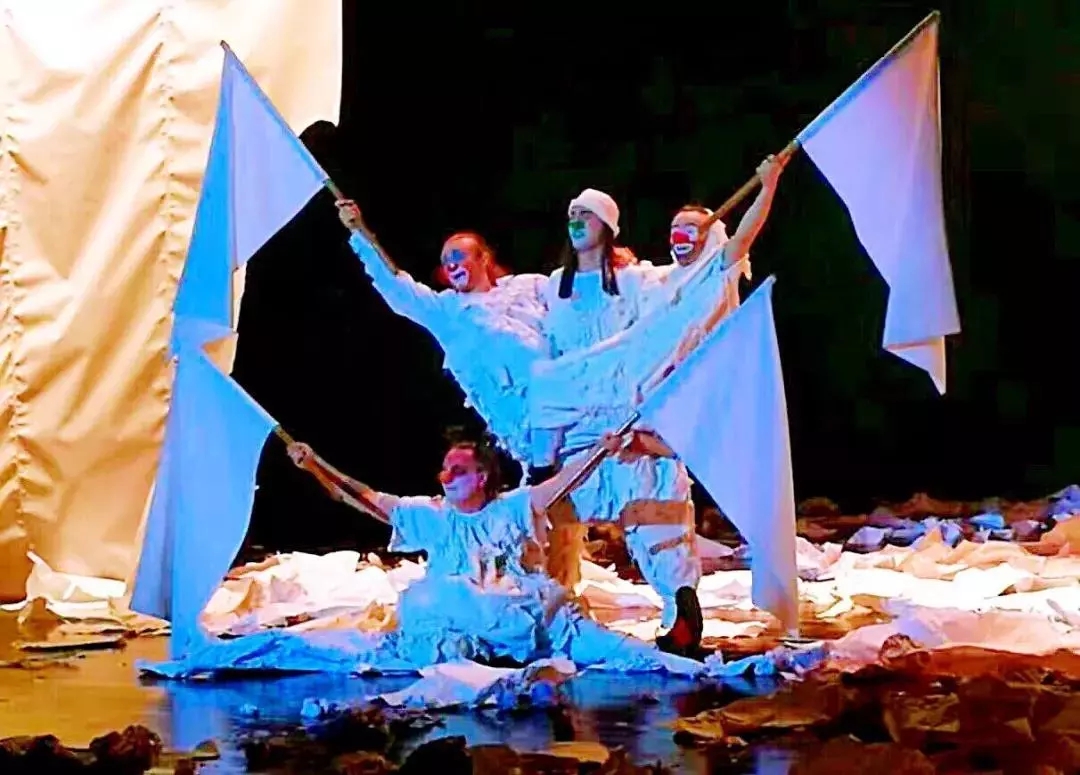 《疯狂的废纸世界》