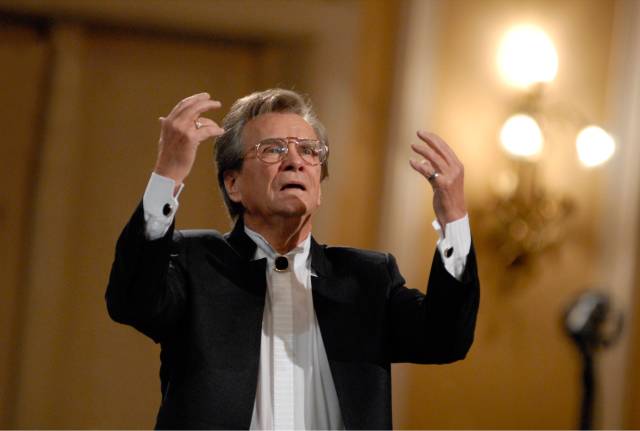 指挥:弗拉基米尔·费多谢耶夫