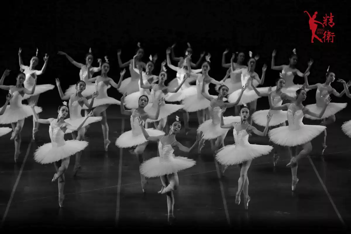 天津歌舞剧院芭蕾舞团历经20年的呕心力作《精卫》,一部属于天津的原创芭蕾舞剧,排练已接近尾声,这次排演阵容强大,新人辈出,明星加盟,展现给你的是一个全新的《精卫》