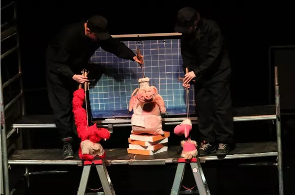 《吃面条的小红狼》