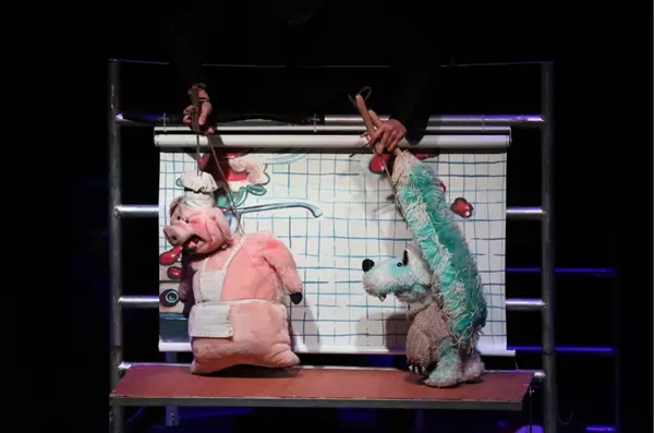 《吃面条的小红狼》