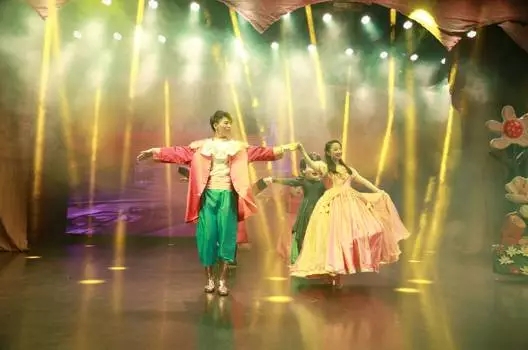 《灰姑娘与水晶鞋》