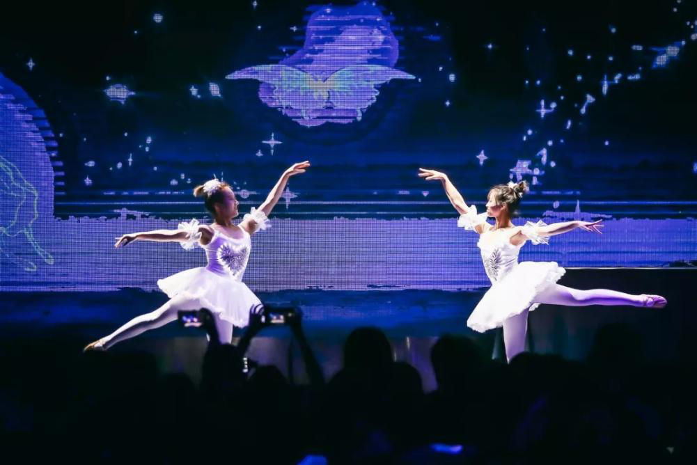 超模DJ巡演荧光派对