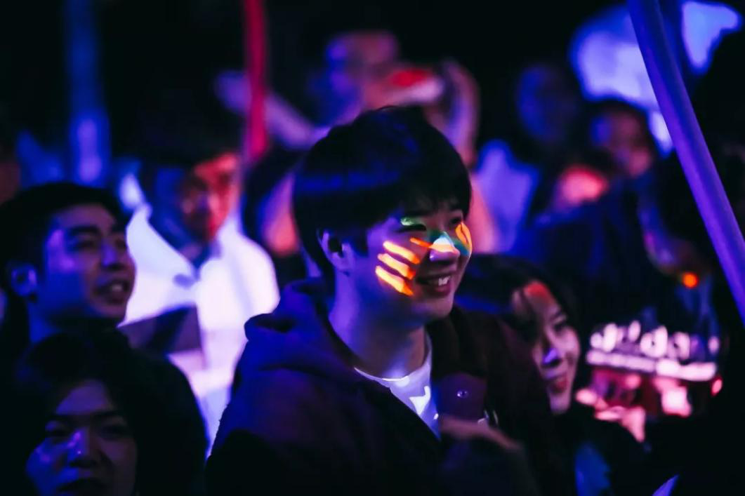 超模DJ巡演荧光派对