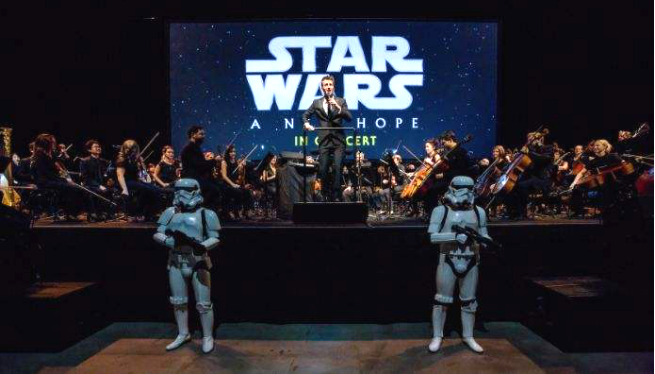 《好莱坞之夜》