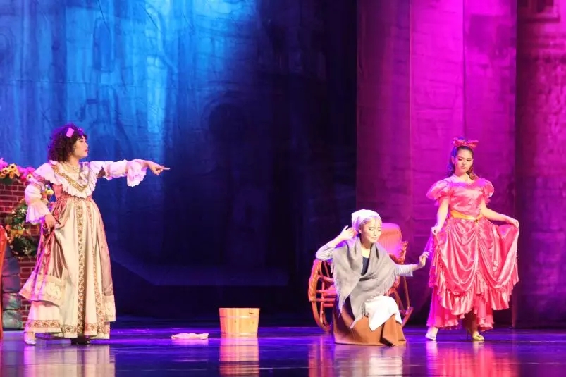 儿童剧灰姑娘与水晶鞋