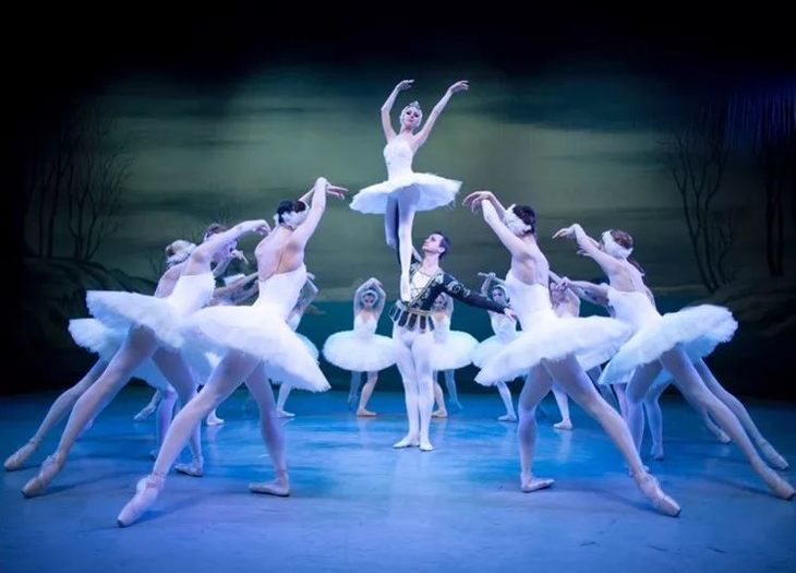 《天鹅湖》