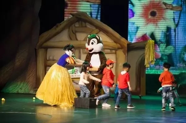 《白雪公主之魔镜奇缘》