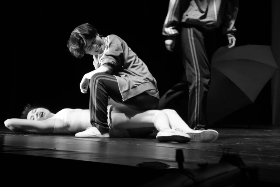 《花吃了那女孩》