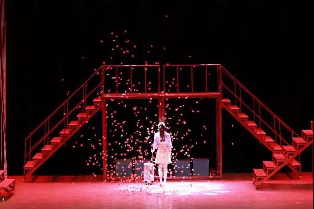 《玩命爱一个姑娘》