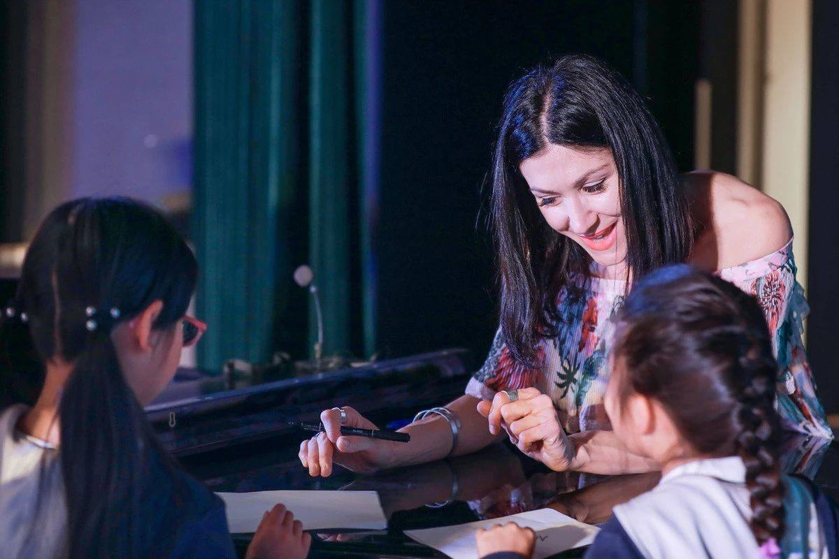 安娜·鲁兹内尔