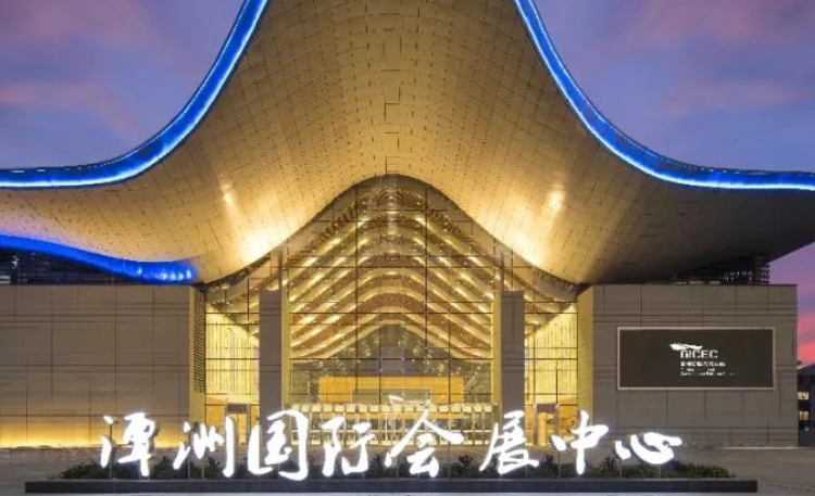 佛山市潭州国际会展中心A区户外广场