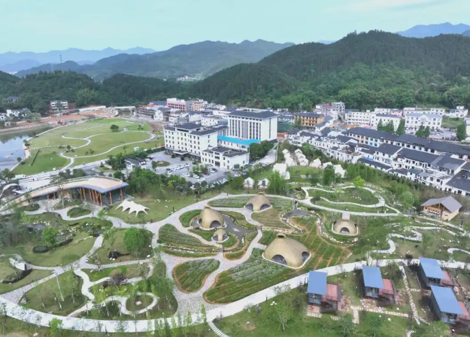 萍乡武功山花涧里中心广场