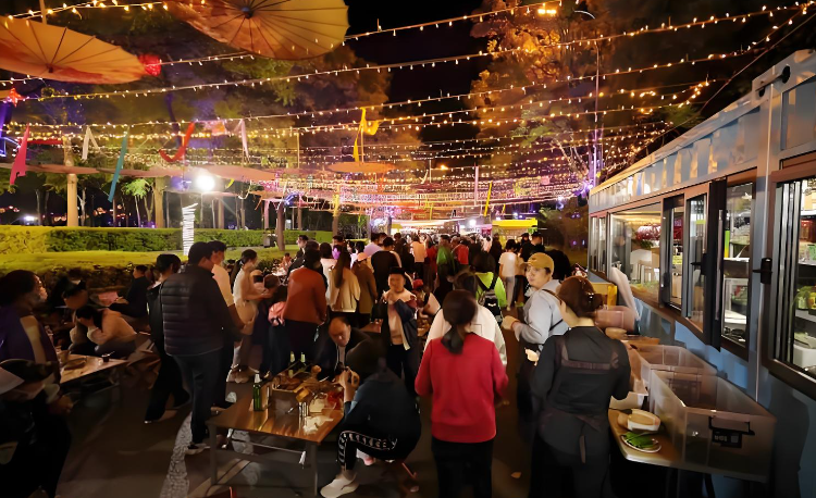 廊坊市固安县夜港美食街西侧广场