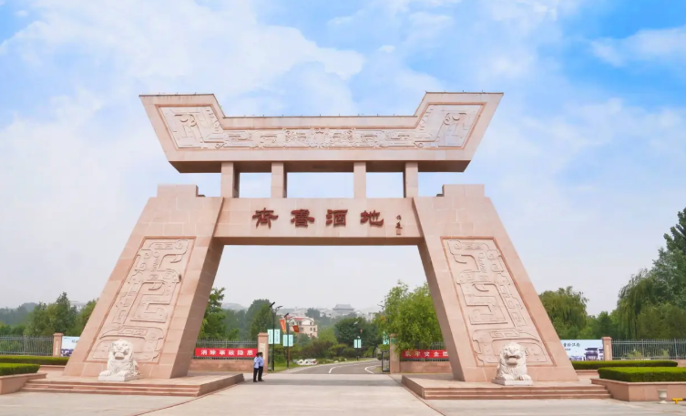 潍坊齐鲁酒地青龙河草坪广场