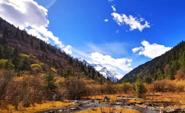 九寨沟龙康村红石头山