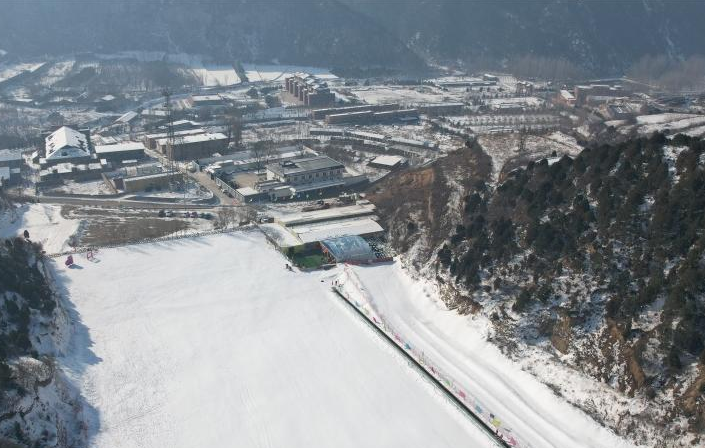 霍州市七里峪风景区滑雪场