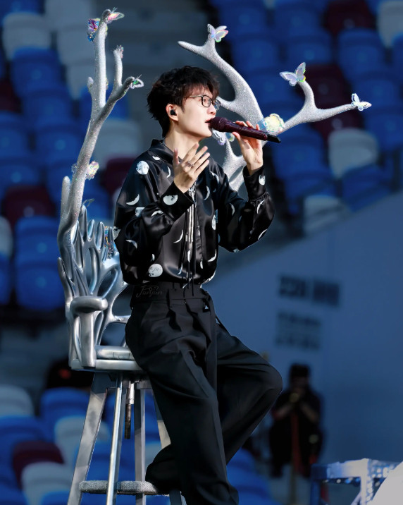 2026许嵩杭州演唱会行程安排（附：时间+地点+票价）