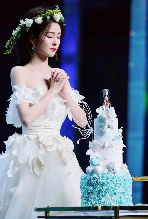 白鹿和张凌赫是什么关系？
